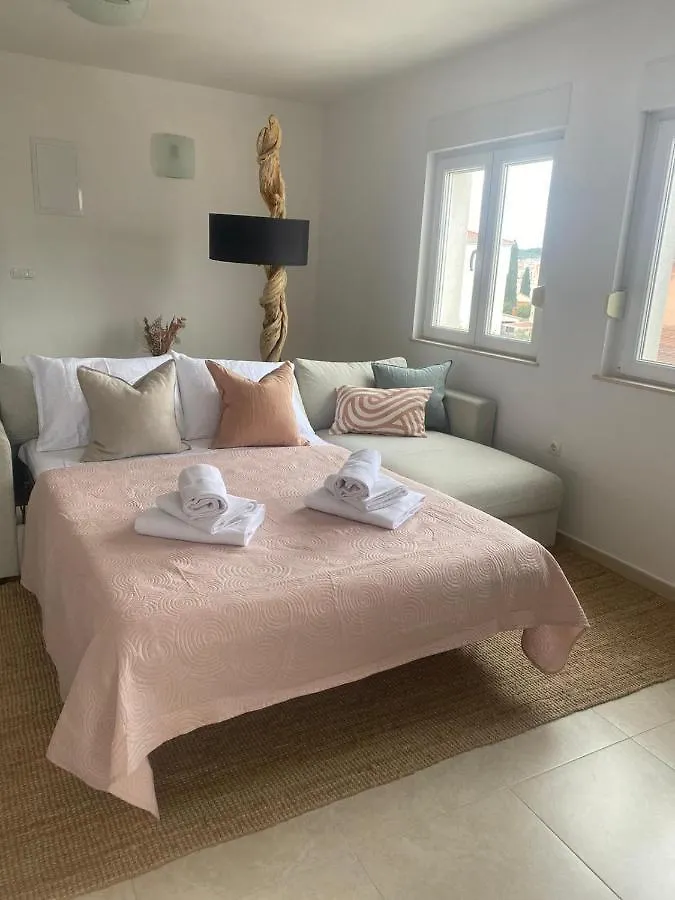 Modern Apartment Near The Sea-Mise Trogir