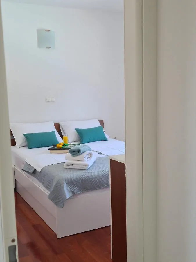 Modern Apartment Near The Sea-Mise Trogir