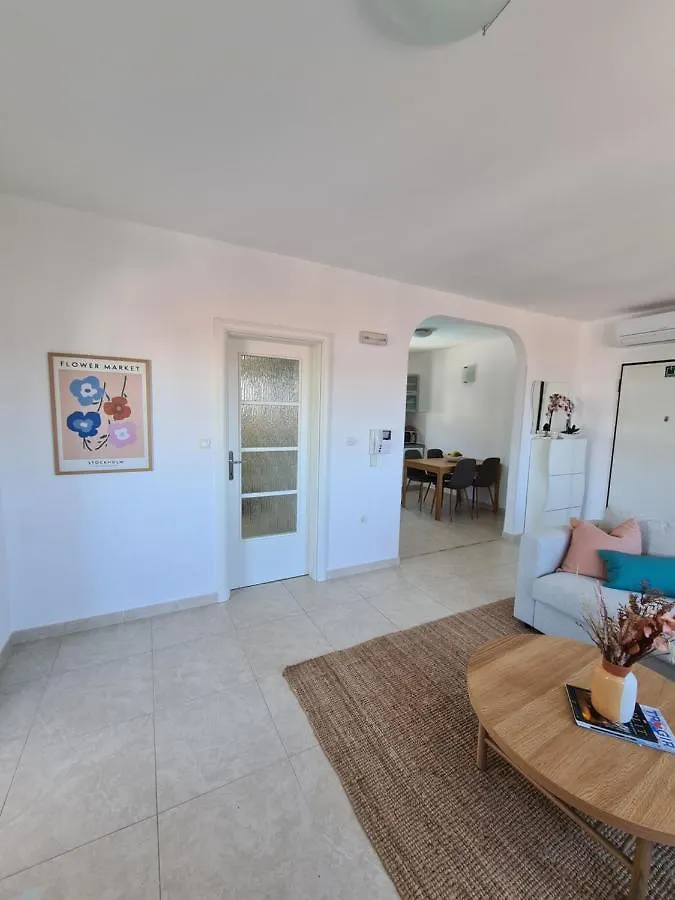 Modern Apartment Near The Sea-Mise Trogir