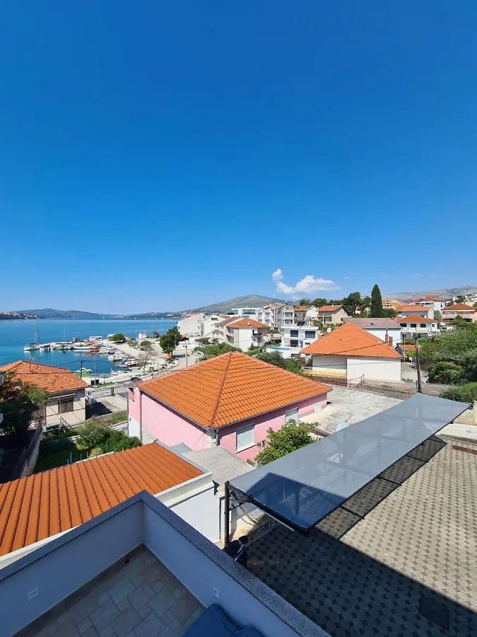 Modern Apartment Near The Sea-Mise Trogir