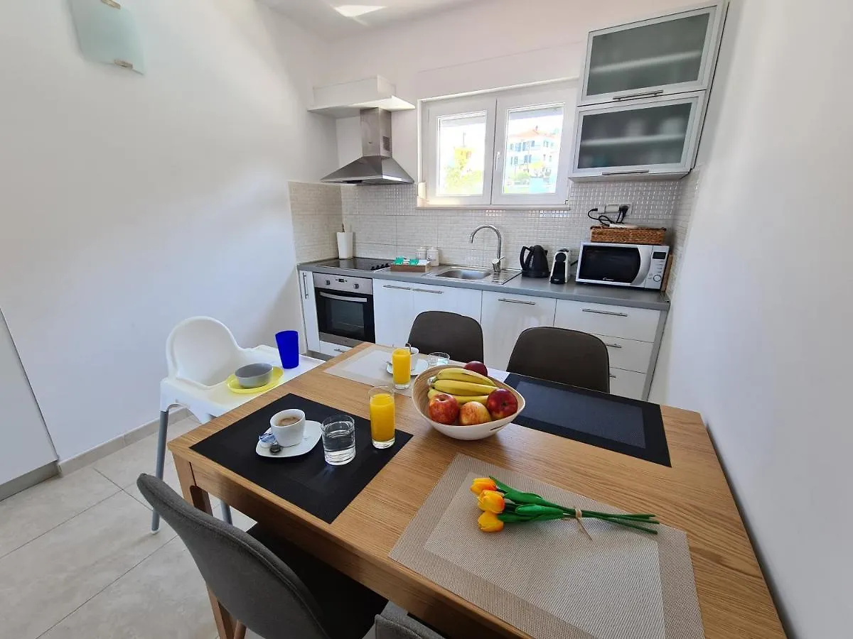 Modern Apartment Near The Sea-Mise Trogir 0*,
