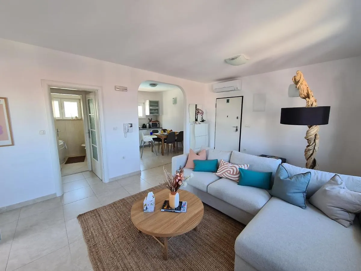Modern Apartment Near The Sea-Mise Trogir 0*,  Croatia