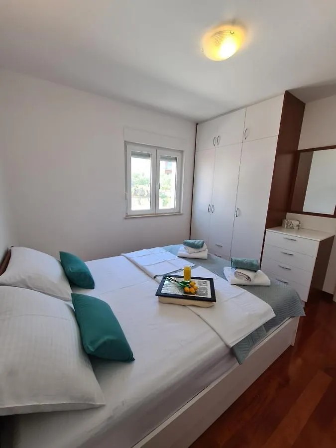 Modern Apartment Near The Sea-Mise Trogir