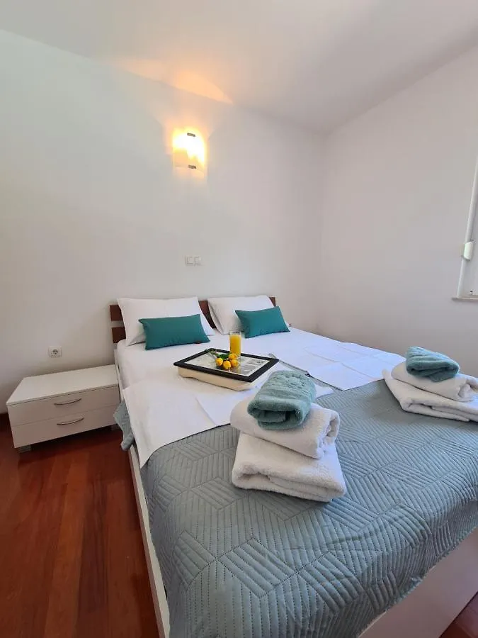Modern Apartment Near The Sea-Mise Trogir