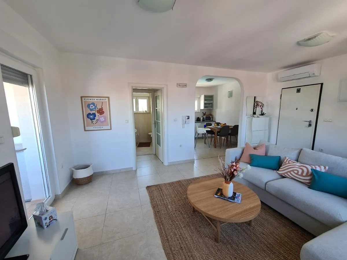 Modern Apartment Near The Sea-Mise Trogir