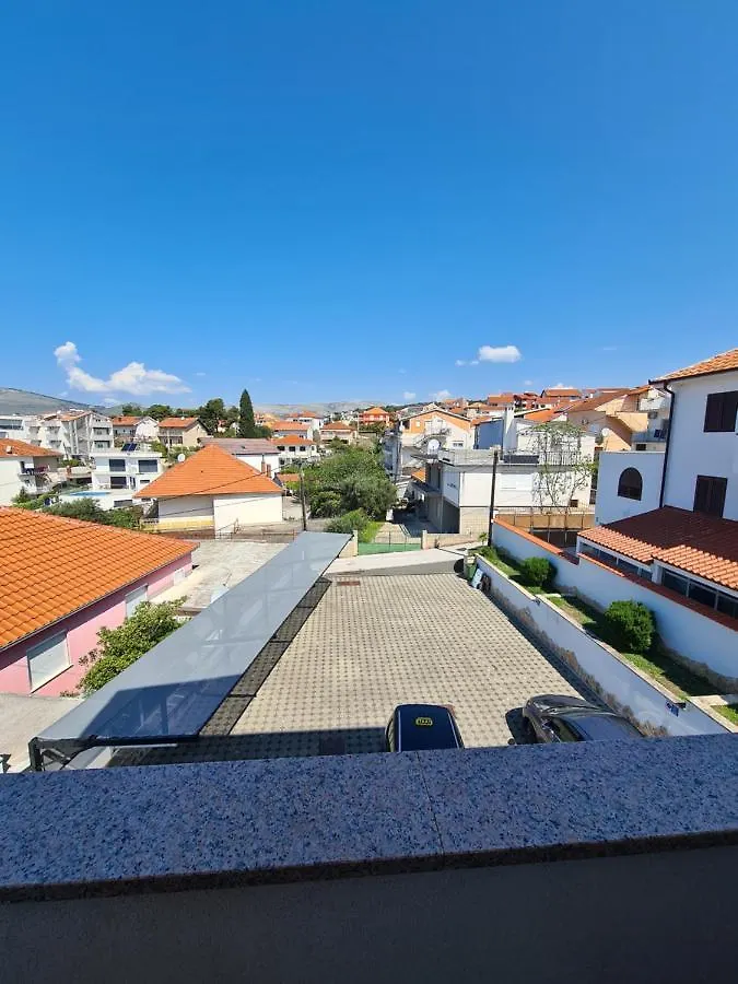 Modern Apartment Near The Sea-Mise Trogir 0*,