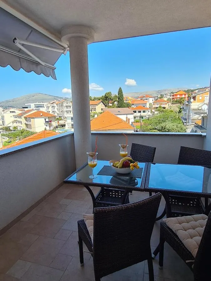 Modern Apartment Near The Sea-Mise Trogir Croatia