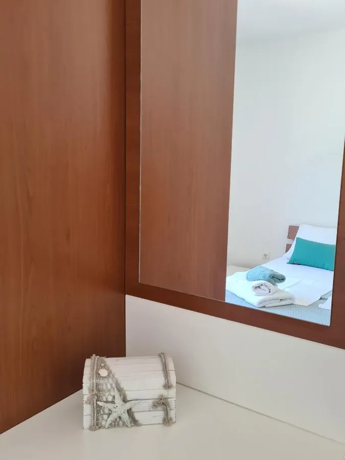 Modern Apartment Near The Sea-Mise Trogir