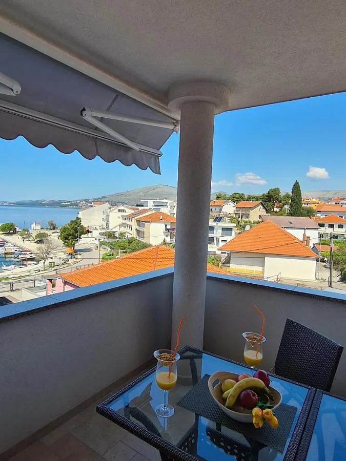 Modern Apartment Near The Sea-Mise Trogir Croatia