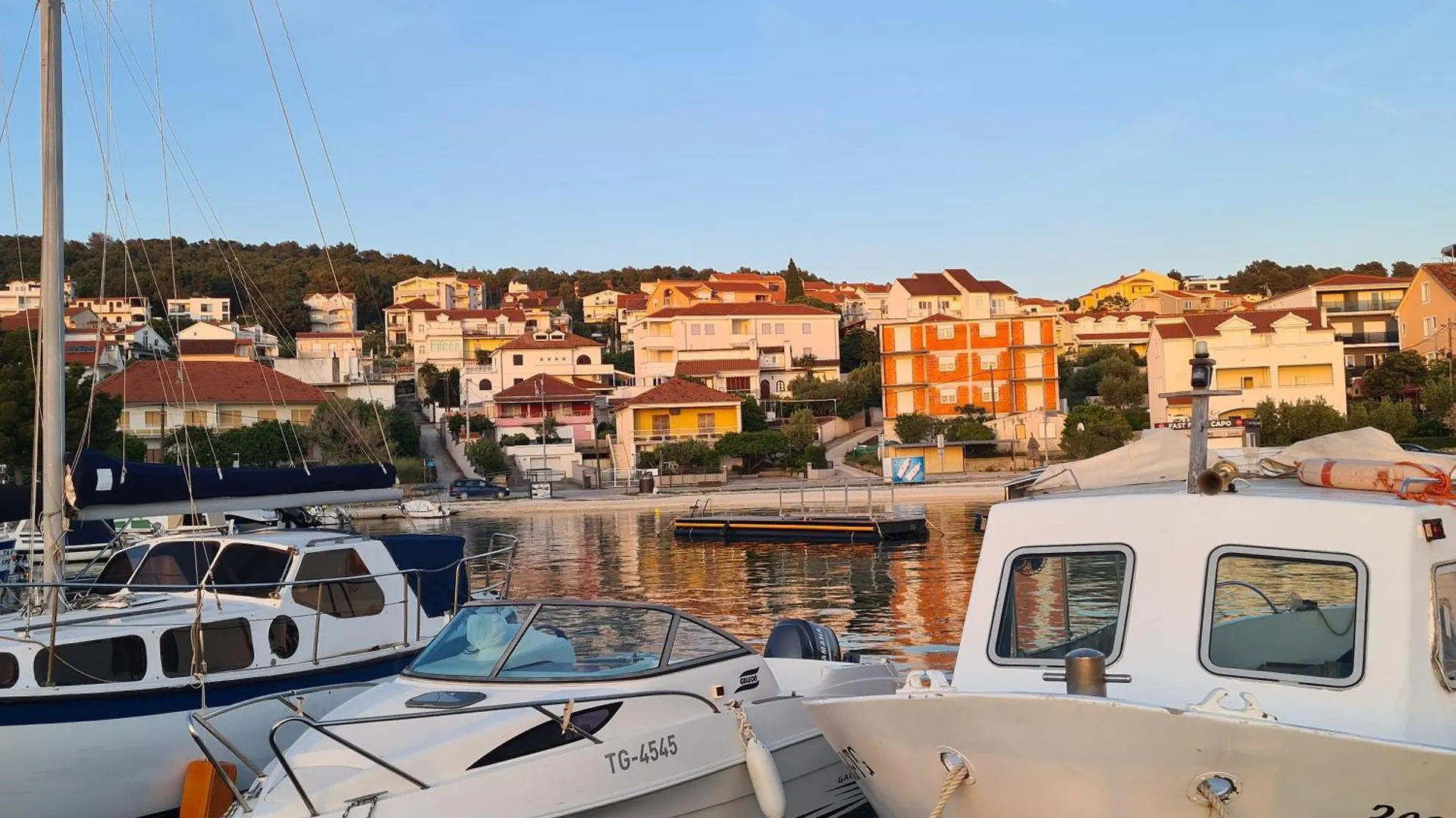 Modern Apartment Near The Sea-Mise Trogir Croatia