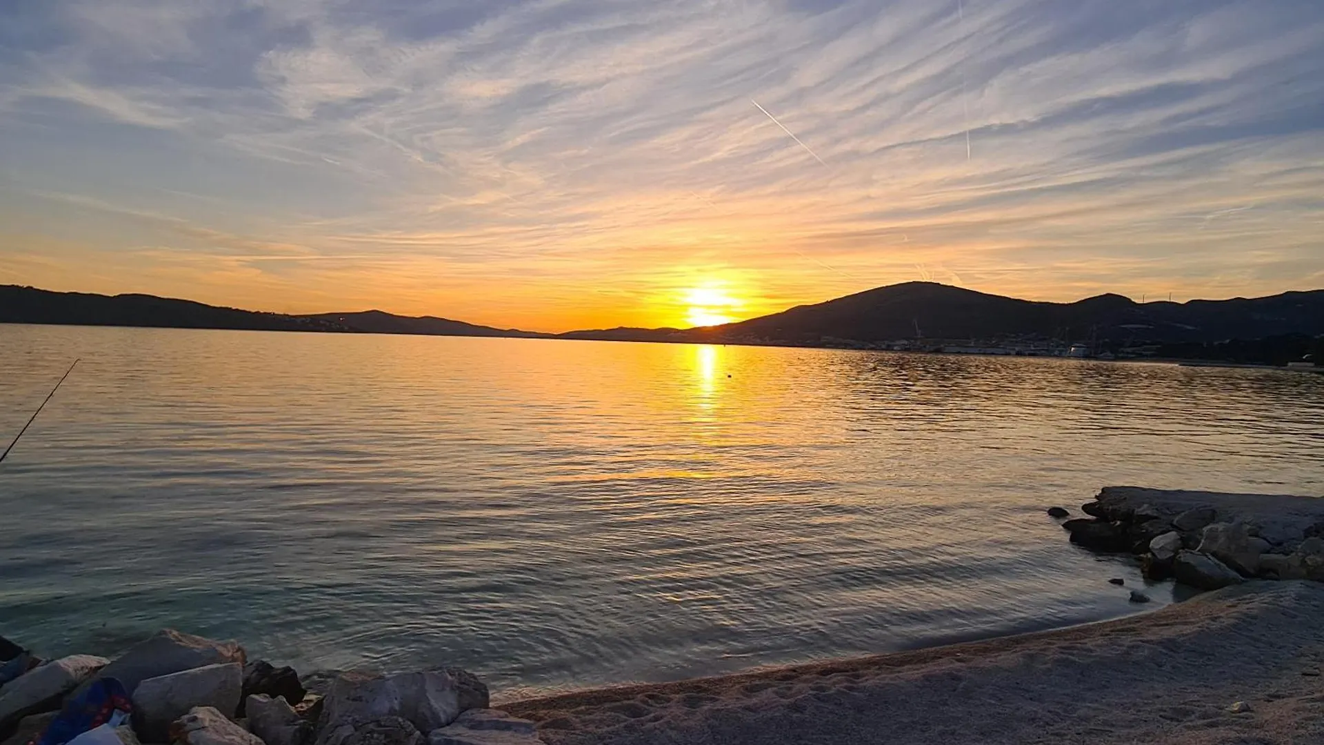 Modern Apartment Near The Sea-Mise Trogir