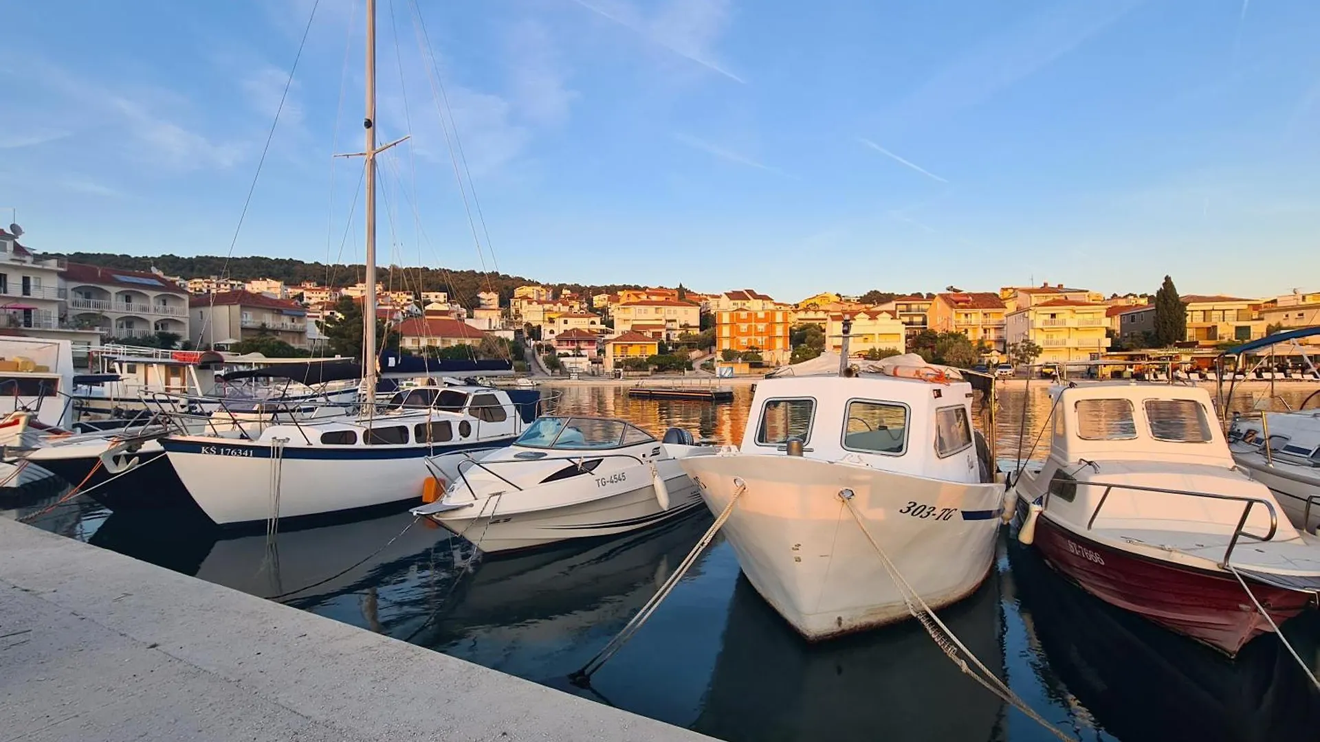 Modern Apartment Near The Sea-Mise Trogir Croatia
